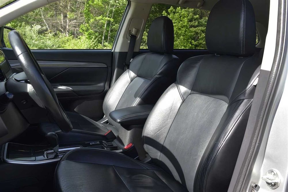 Mitsubishi Outlander      2020