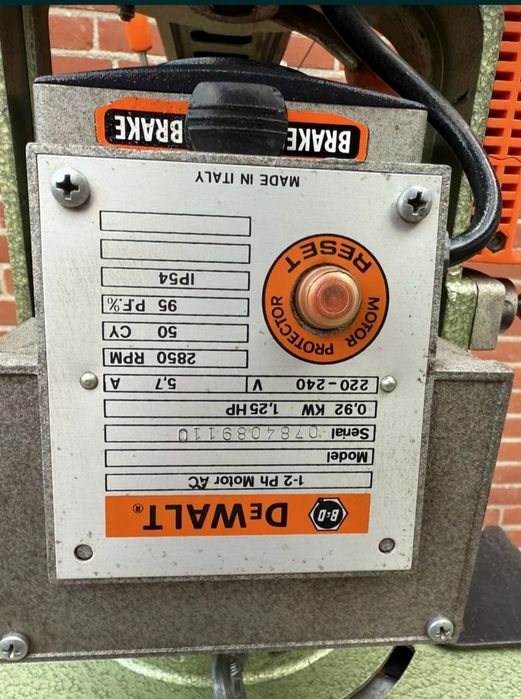 Радіальна торцовочна пила професійна DeWalt з Німеччини