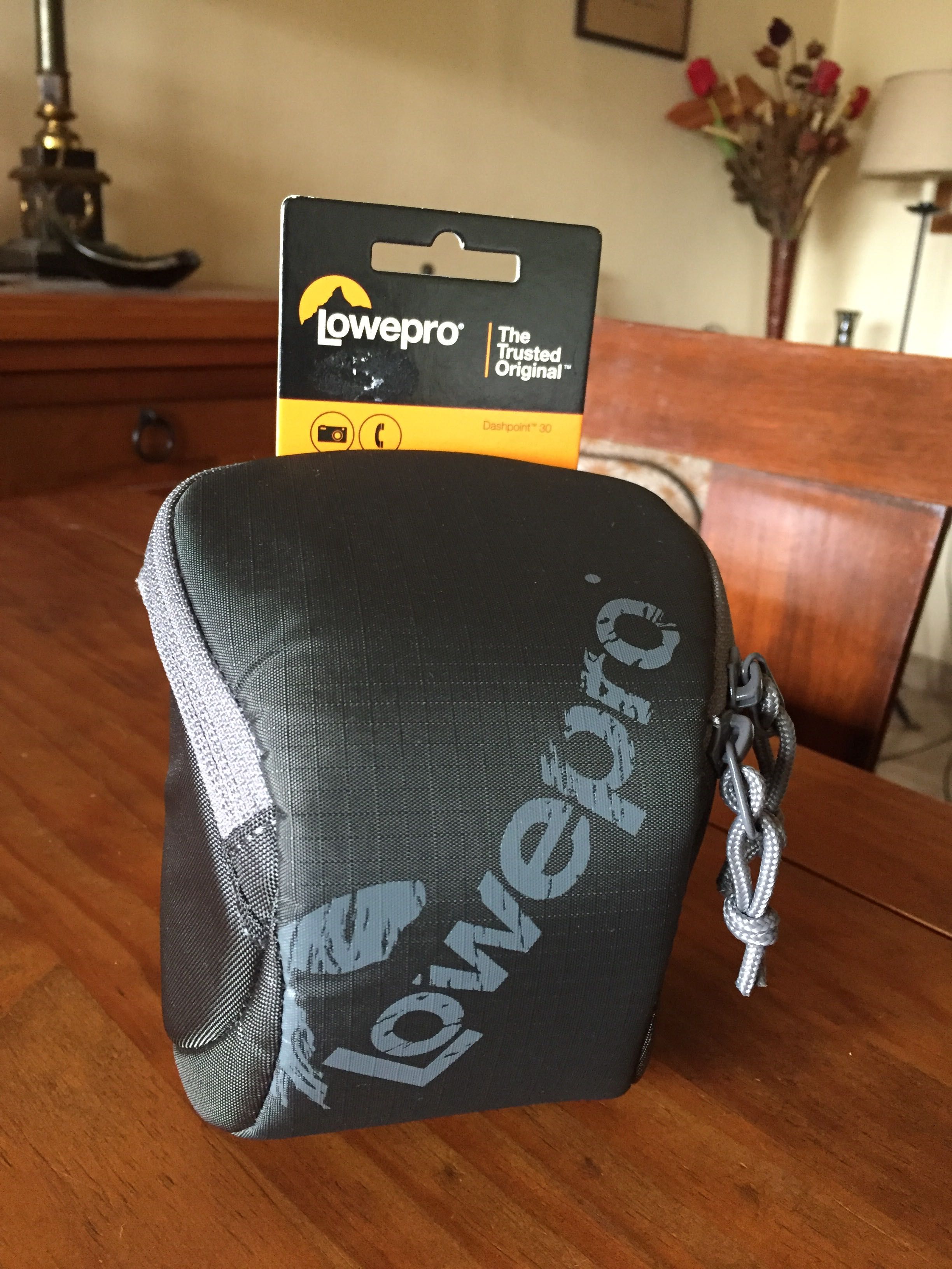 Bolsa Lowepro Dashpoint 30 NOVA para máquina fotográfica ou smartphone