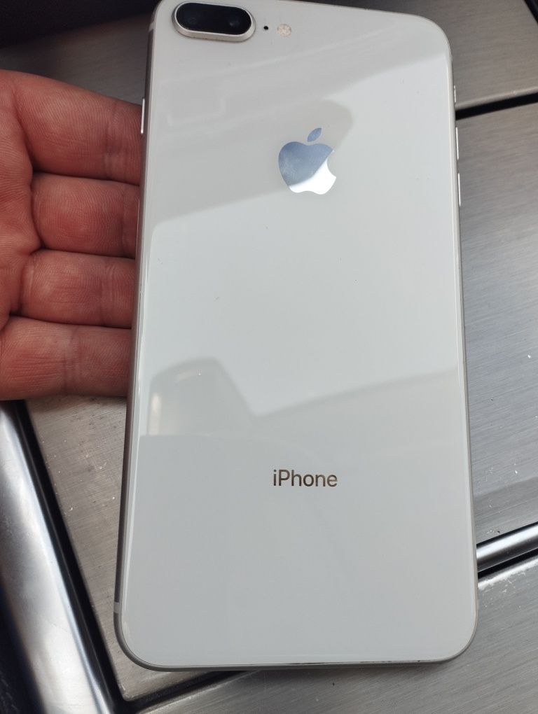 iPhone 8 Plus 64 ГБ,