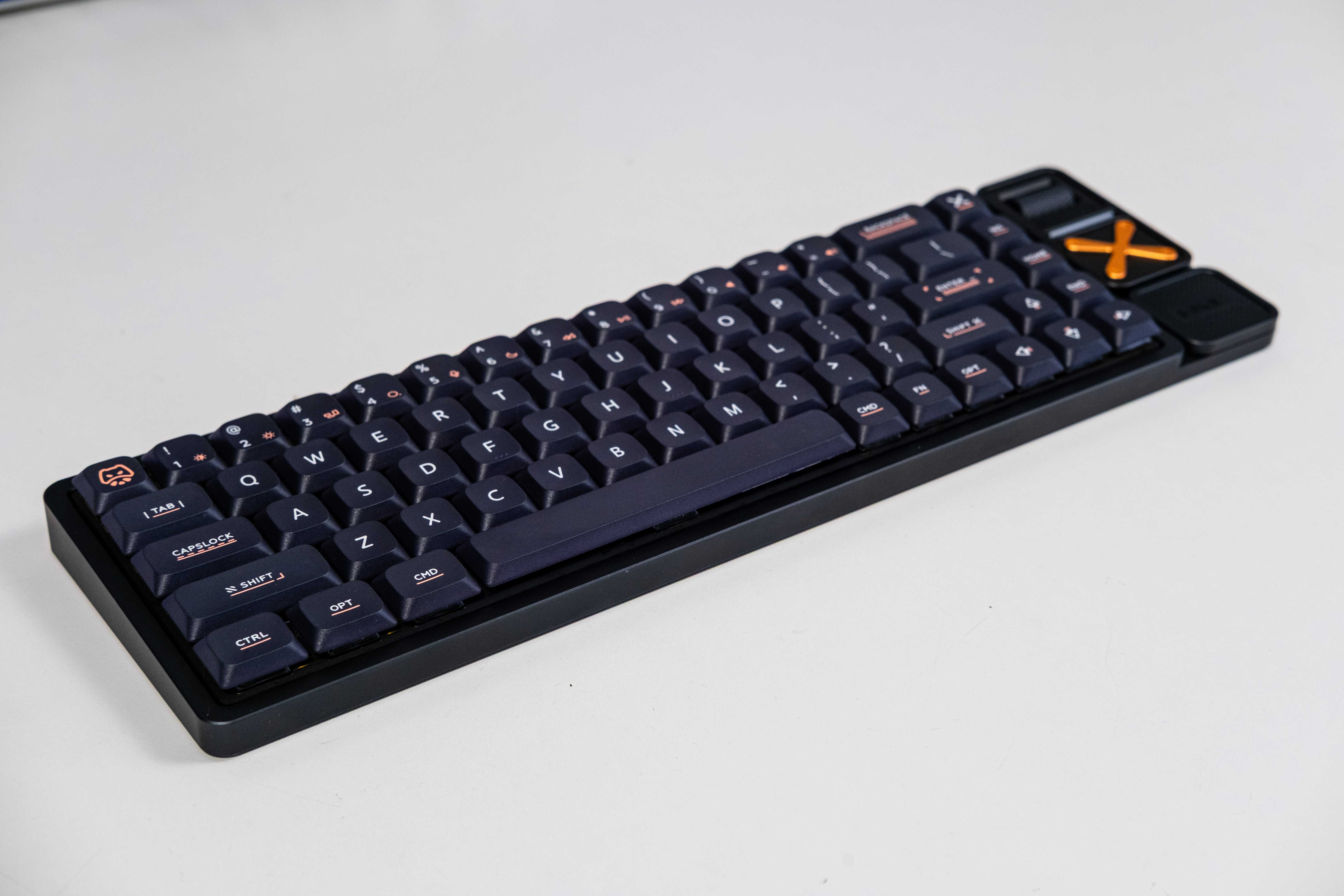 IQUNIX Magi65 MG65 PRO – Niskoprofilowa klawiatura mechaniczna