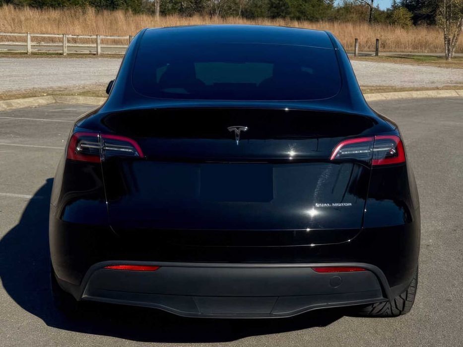 Tesla Model Y Long Range      2023