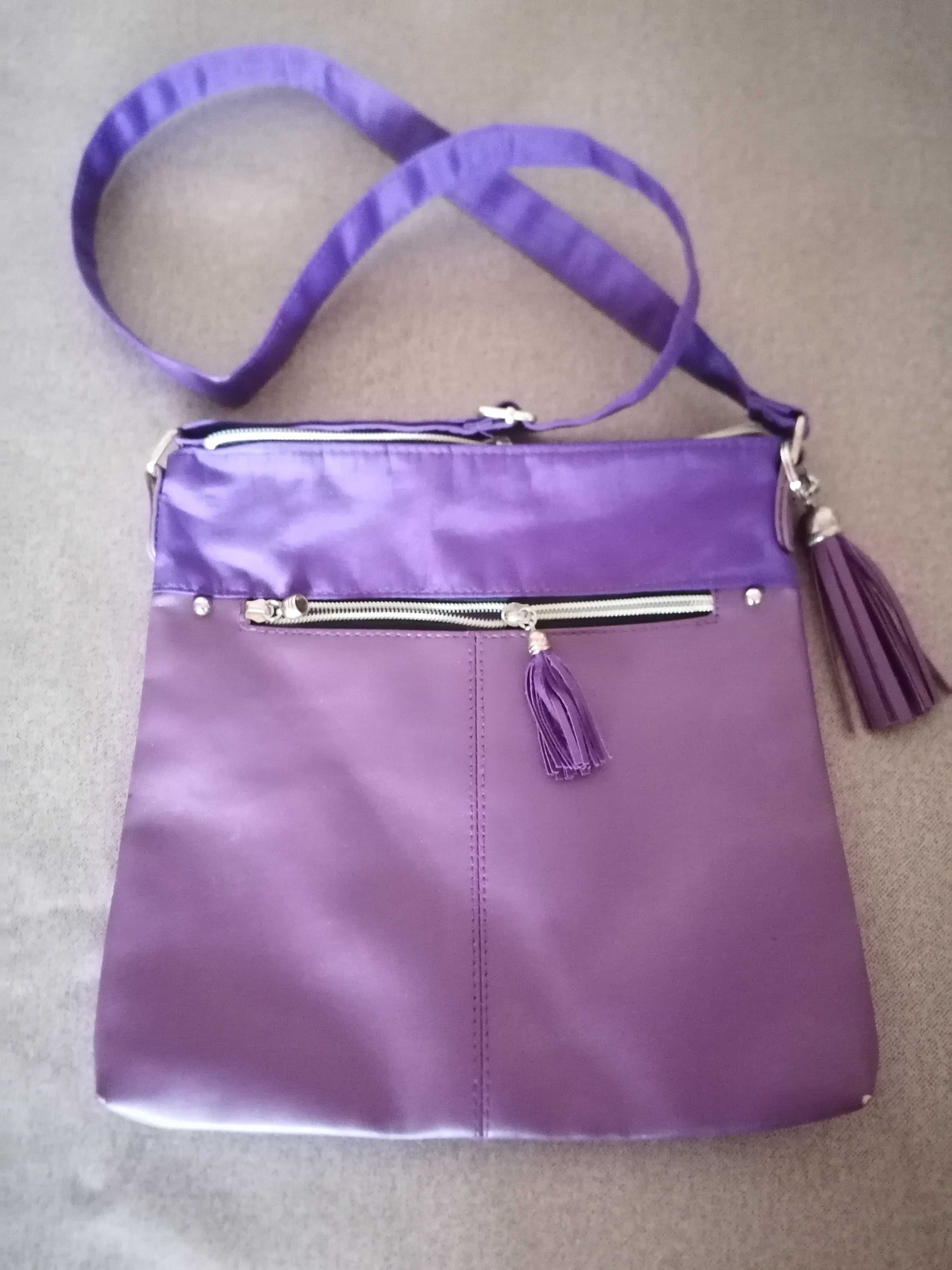 Torba,torebka z paskiem na ramię fioletowa.