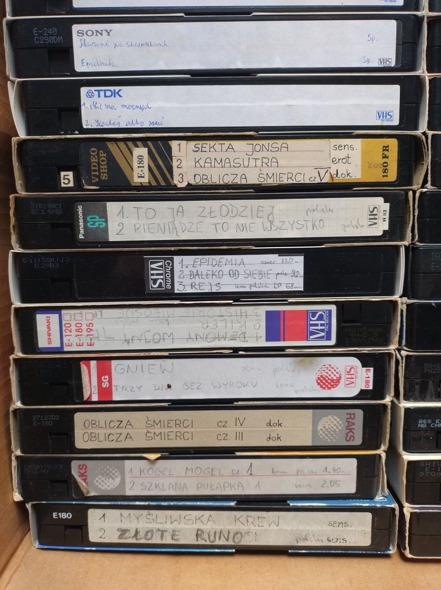 Kasety VHS. 58 sztuk plus gratisy.
