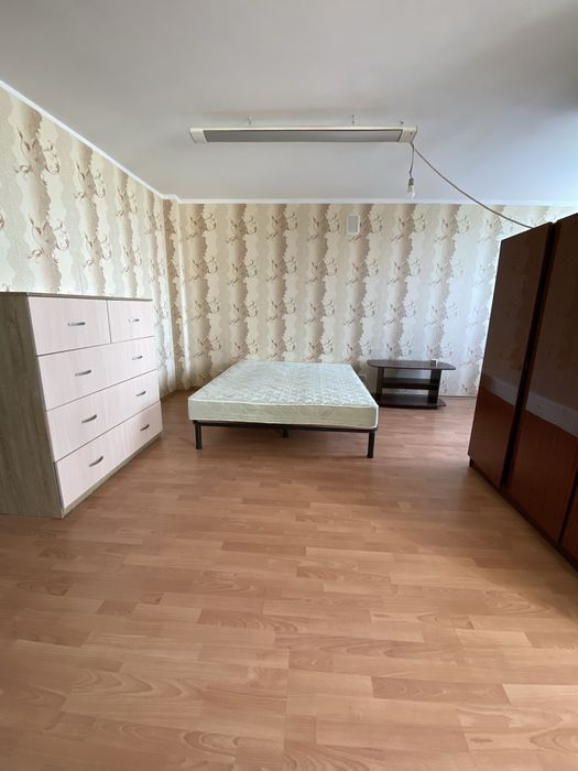 Здається у місті Камʼянське 1 кімнатна великогабарітна квартира