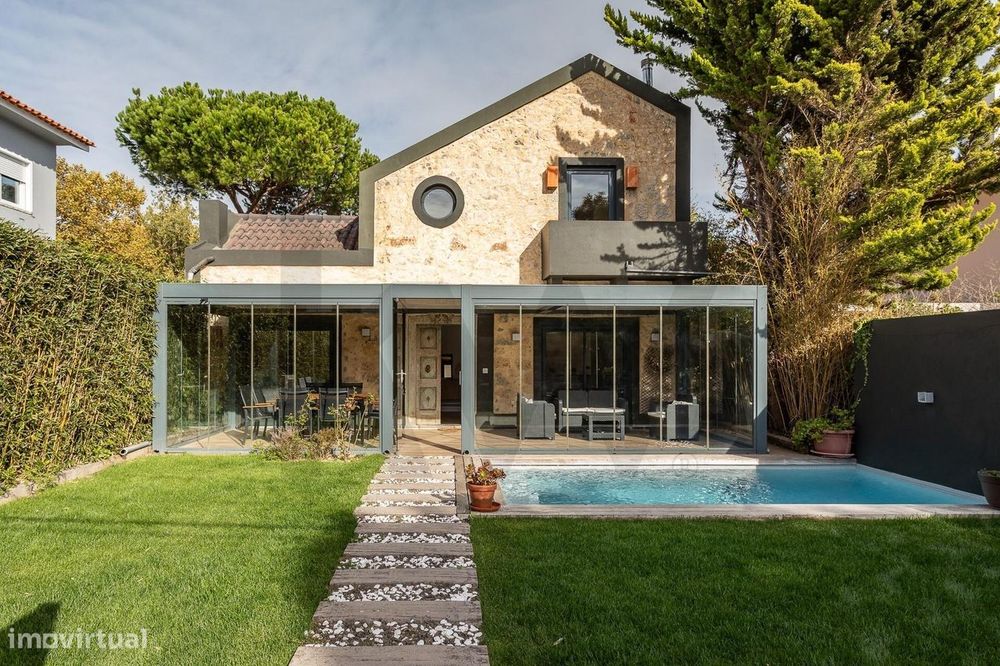 Moradia T3+1 de Charme com Piscina no Coração de Cascais