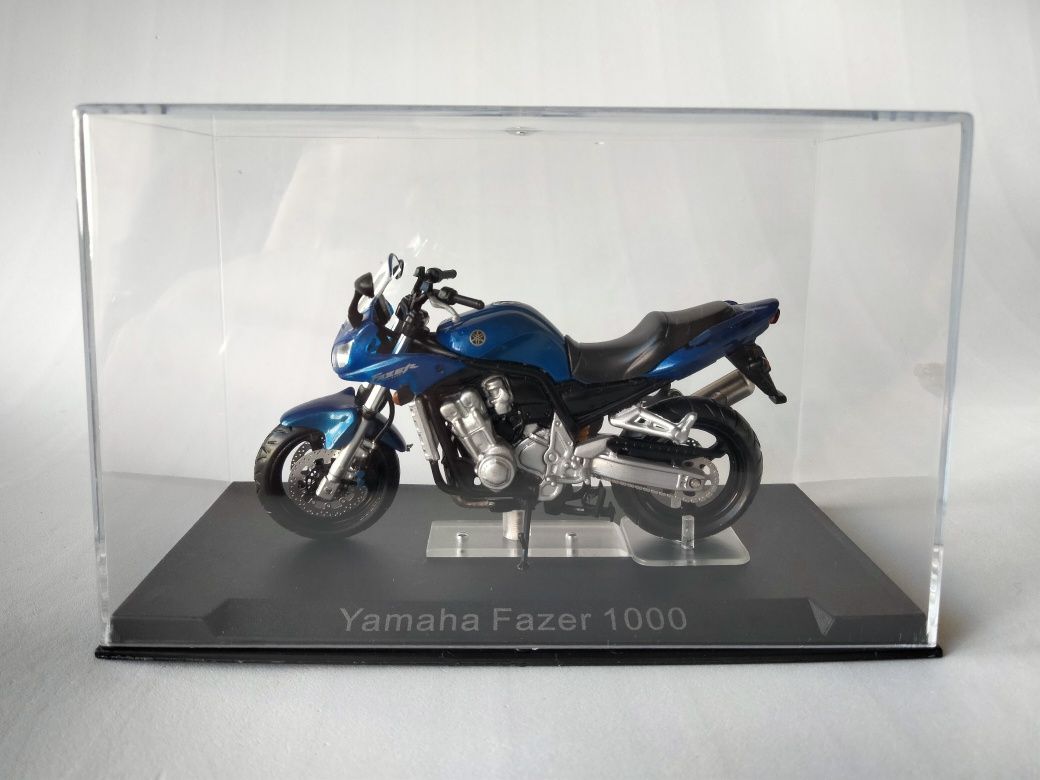 1/24 Yamaha Fazer 1000 | 2003