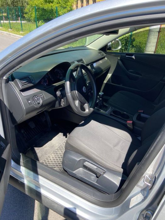 Volkswagen Passat B6 2010 рік 2 л. дизель