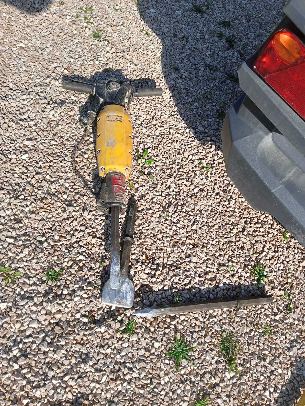 Sprężarka  śrubowa przewoźna ,młot wyburzeniowy Atlas Copco wynajem