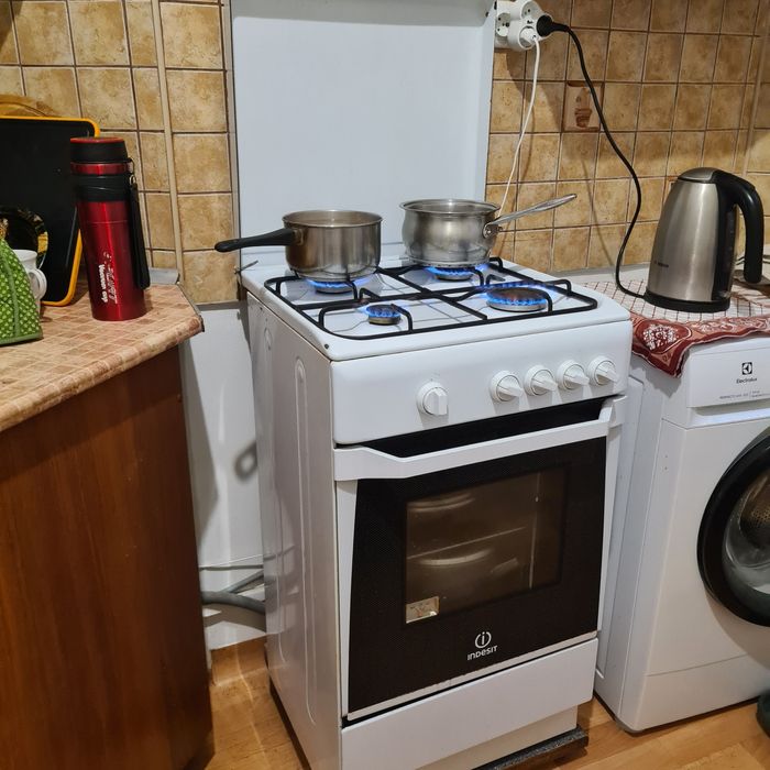 Продаю надійну газову плиту Indesit CIS6G2(W)UA (Італія). б/у