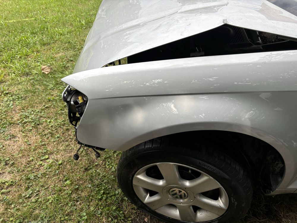 Sprzedam blotnik lewy audi a 3 8 p lift