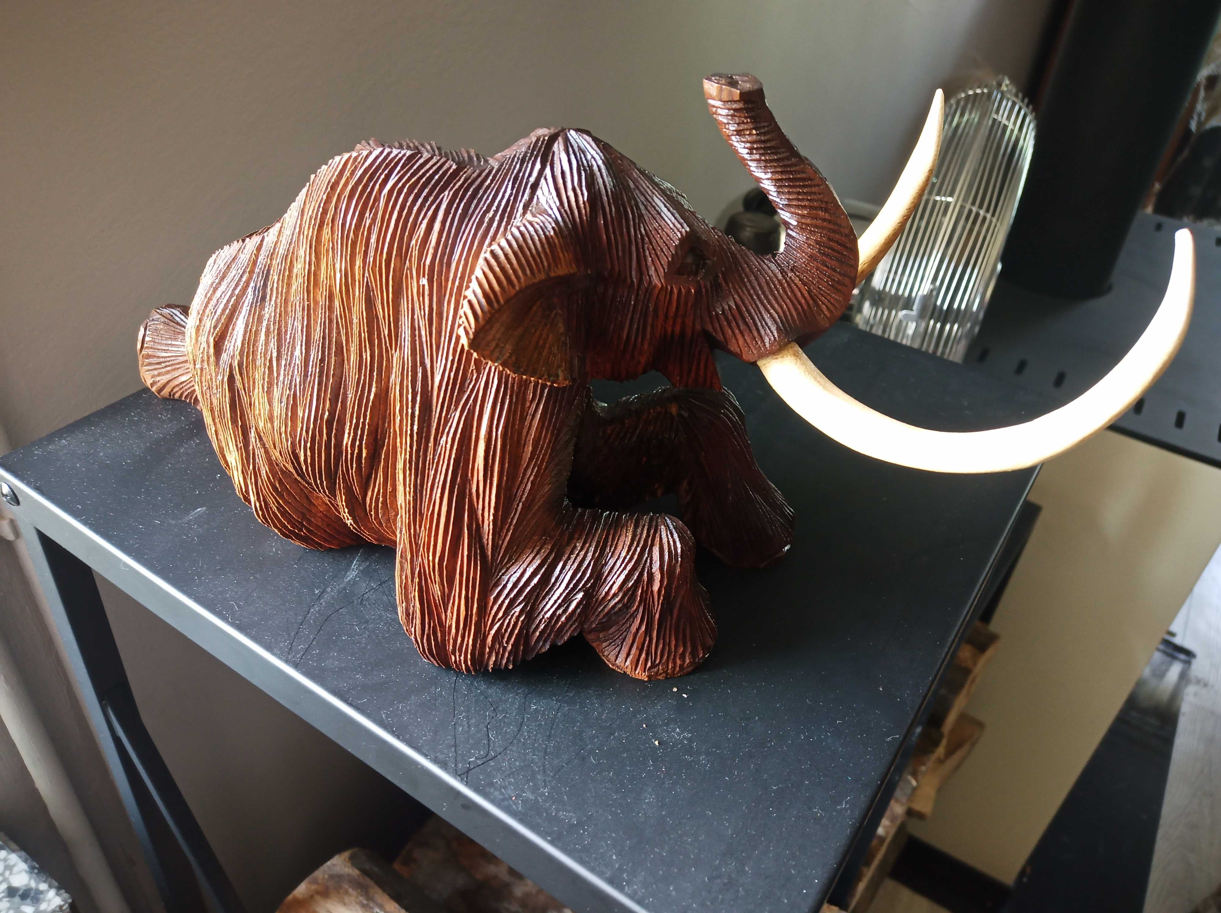 Misterna efektowna Rzeźba z drewna Suar MAMUT 30cm rękodzieło Orient