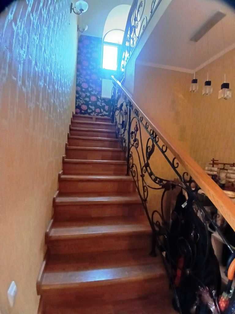 Будинок в районі кінотеатру Мир