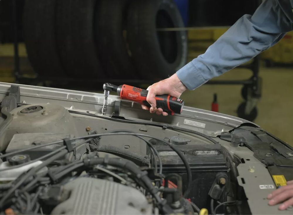 Угловой гайковерт 1/4, 3/8 Milwaukee M12 2456-20, 2457-20