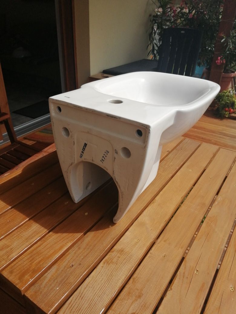 Bidet Roca podwieszany