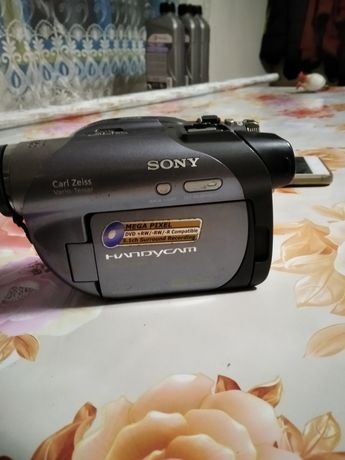 Продам відеокамеру Sony Carl Zeiss