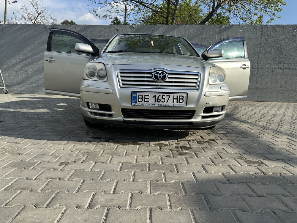 Продам тайоту авенсис 2003