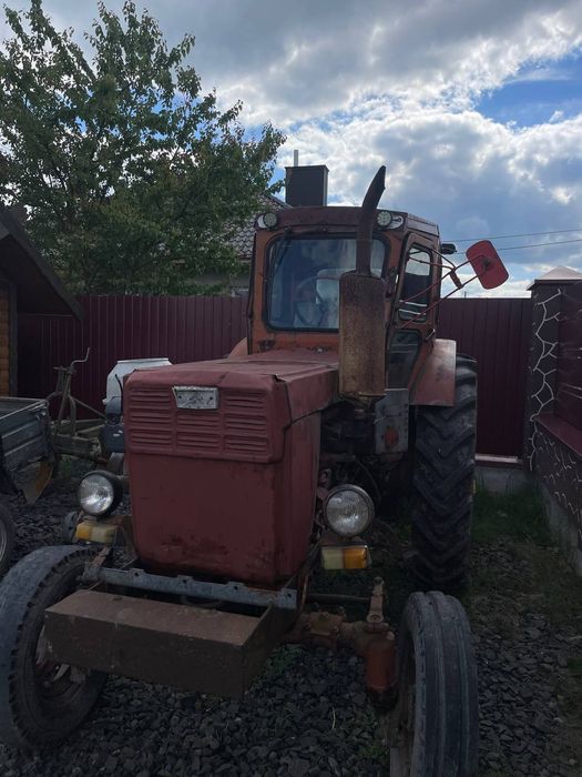 Трактор Т-40 з всім інвентарем