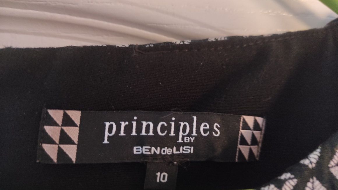 Nowa Sukienka Principles r. 10/38
