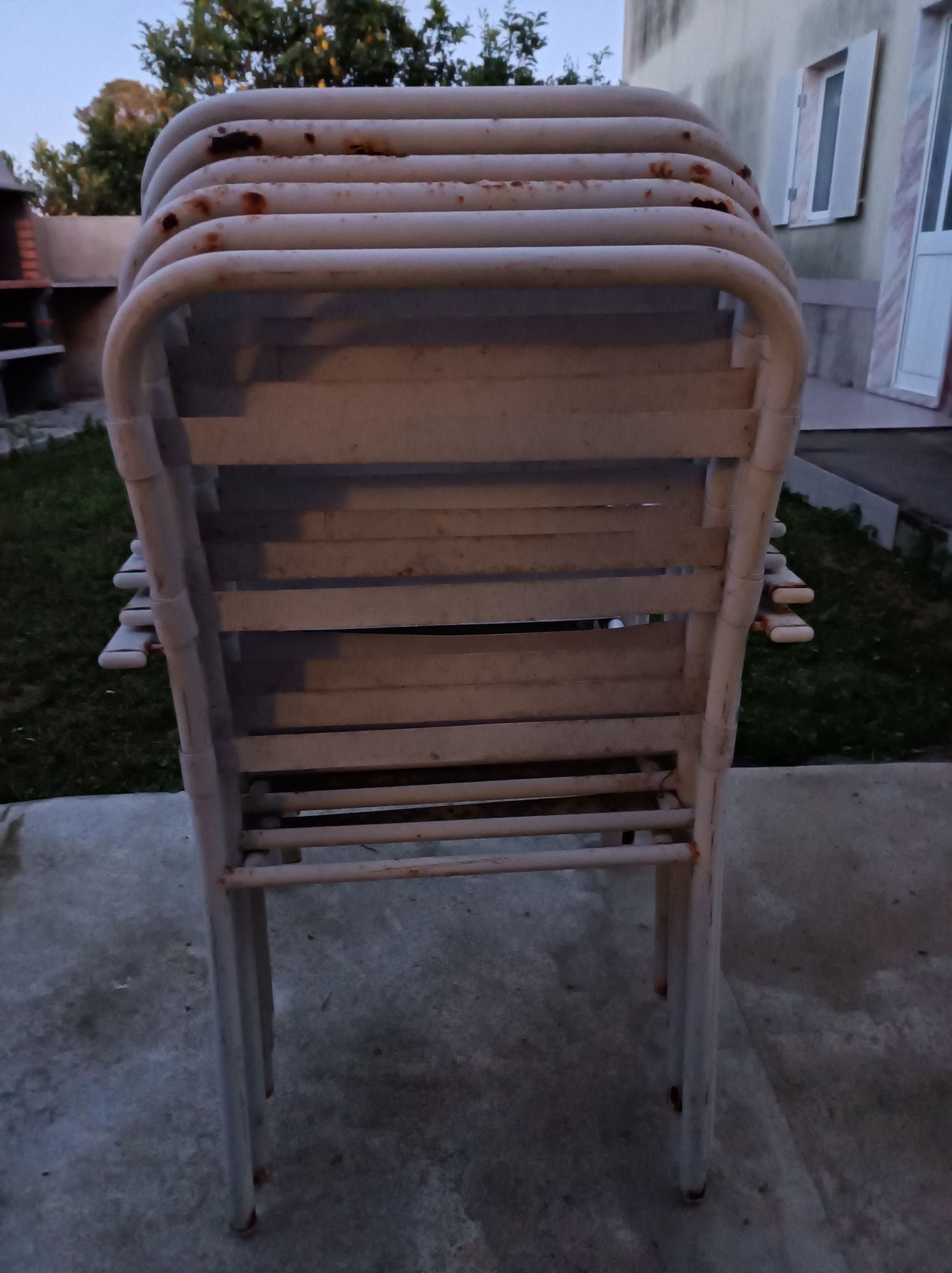 Mesa de jardim com cadeiras