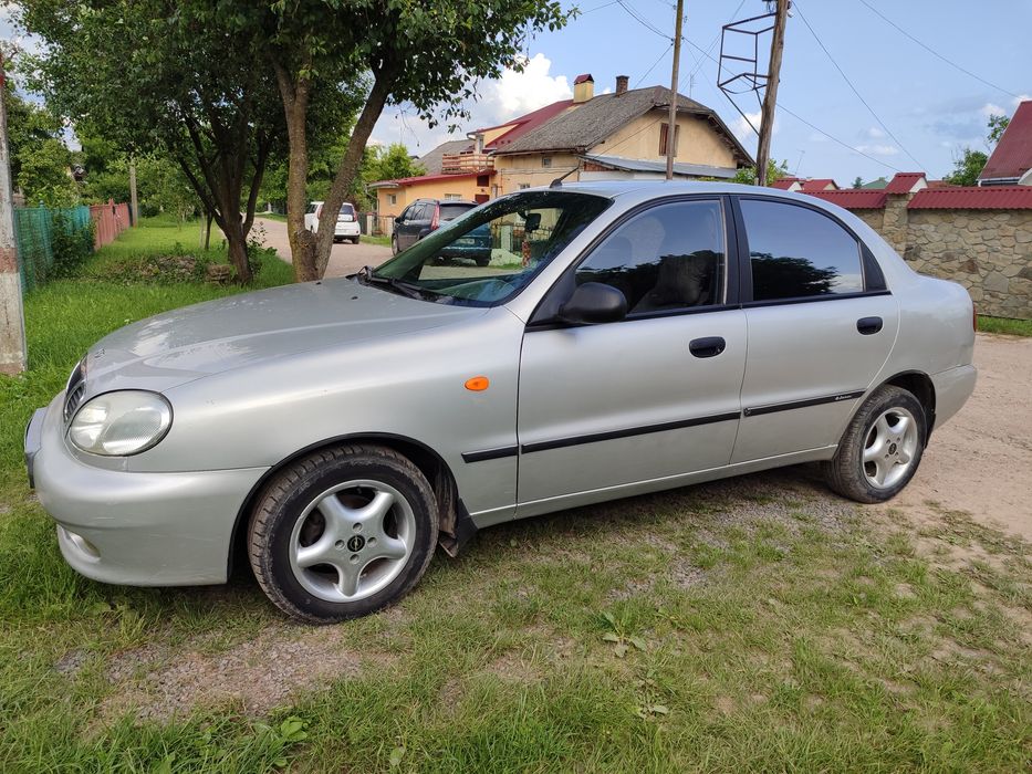 Автомобіль daewoo lanos