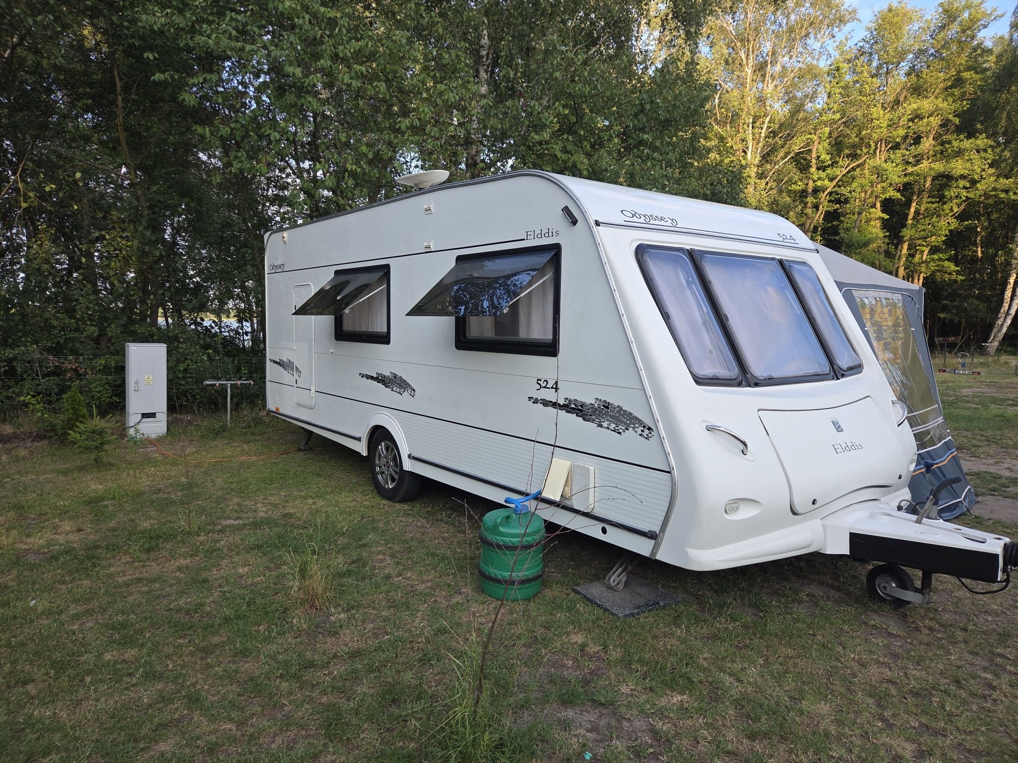 Elddis Odyssey 524 przedsionek i wyposażenie 5 osobowa duża łazienka