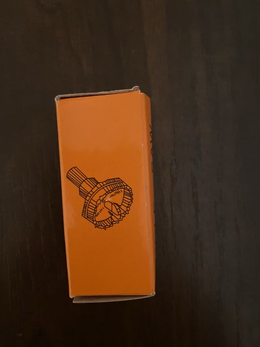 Czujnik parkowania w kolorze czerwonym