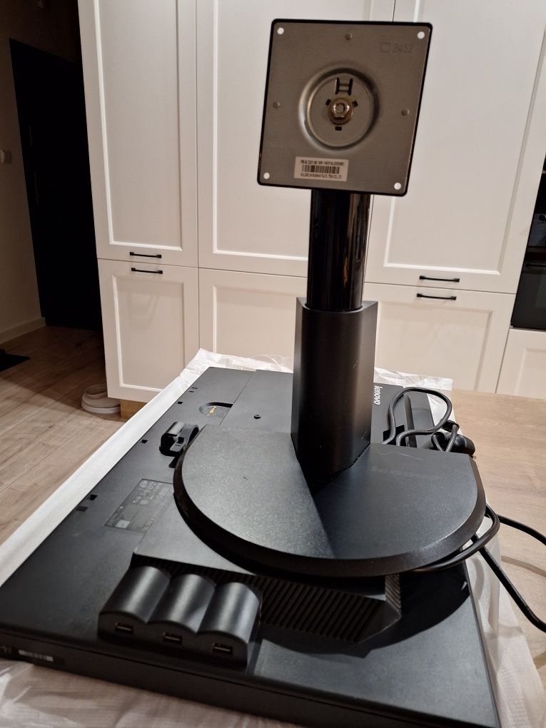 Monitor Lenovo 24 cal