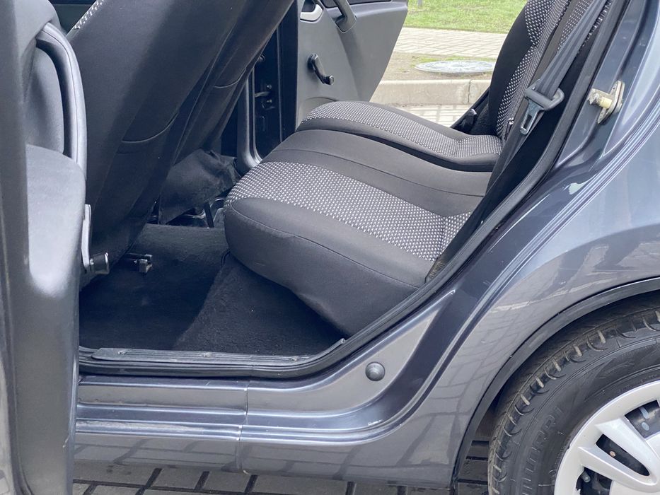 Продам Лада калина в идеальном состояние