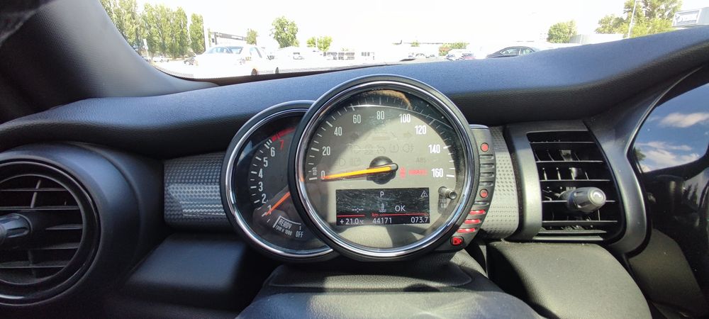 Продам Mini cooper f56 (2015г.) 44000 км. пробег
