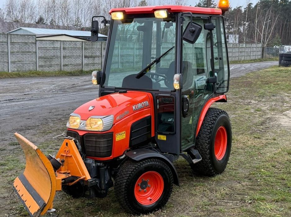 Kubota Kubota B 2530 - B5 4x4 Ciągnik Sadowniczy Pług do śniegu  wszystkie przyłącza Klima Stan Unikatowy Nowy  Kubota B 2530 - B5 4x4 Ciągnik Sadowniczy Pług do śniegu  Unikat