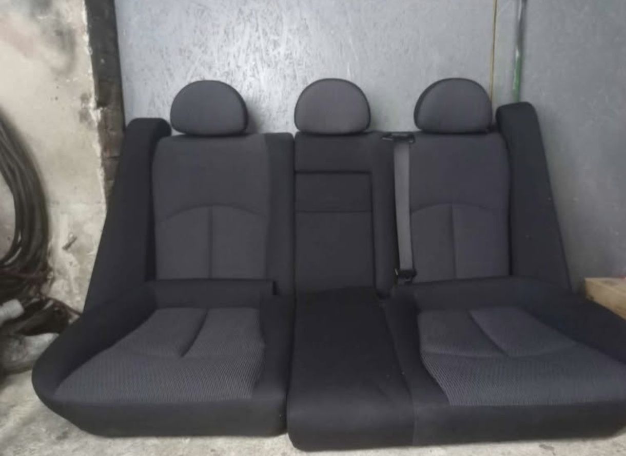 Sprzedam fotele z boczkami drzwi Mercedes w211