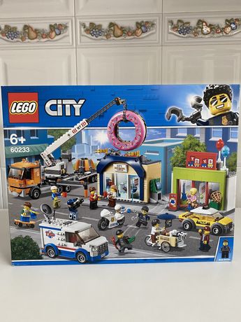 Lego City Donut Square 60233 + Bomba Gasolina 60257
