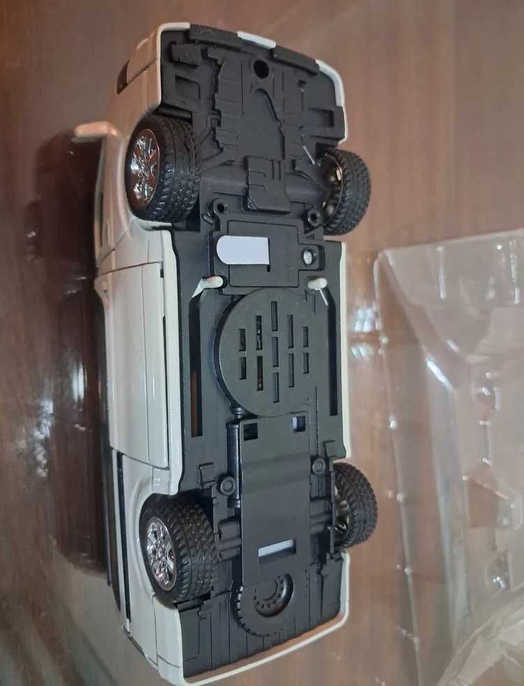 Carro Miniatura Toyota Hiace Diecast XLG 1/32
