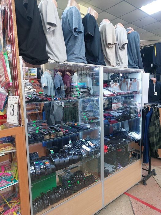 Продам бутик в УНИВЕРСАМЕ ( мужская одежда и канцелярия).