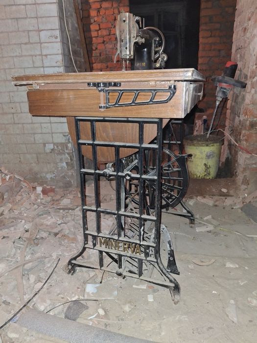 Швейная машина Минерва
