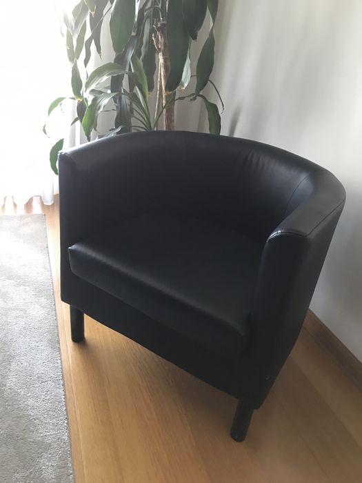 Poltrona preta Ikea Solsta Olarp