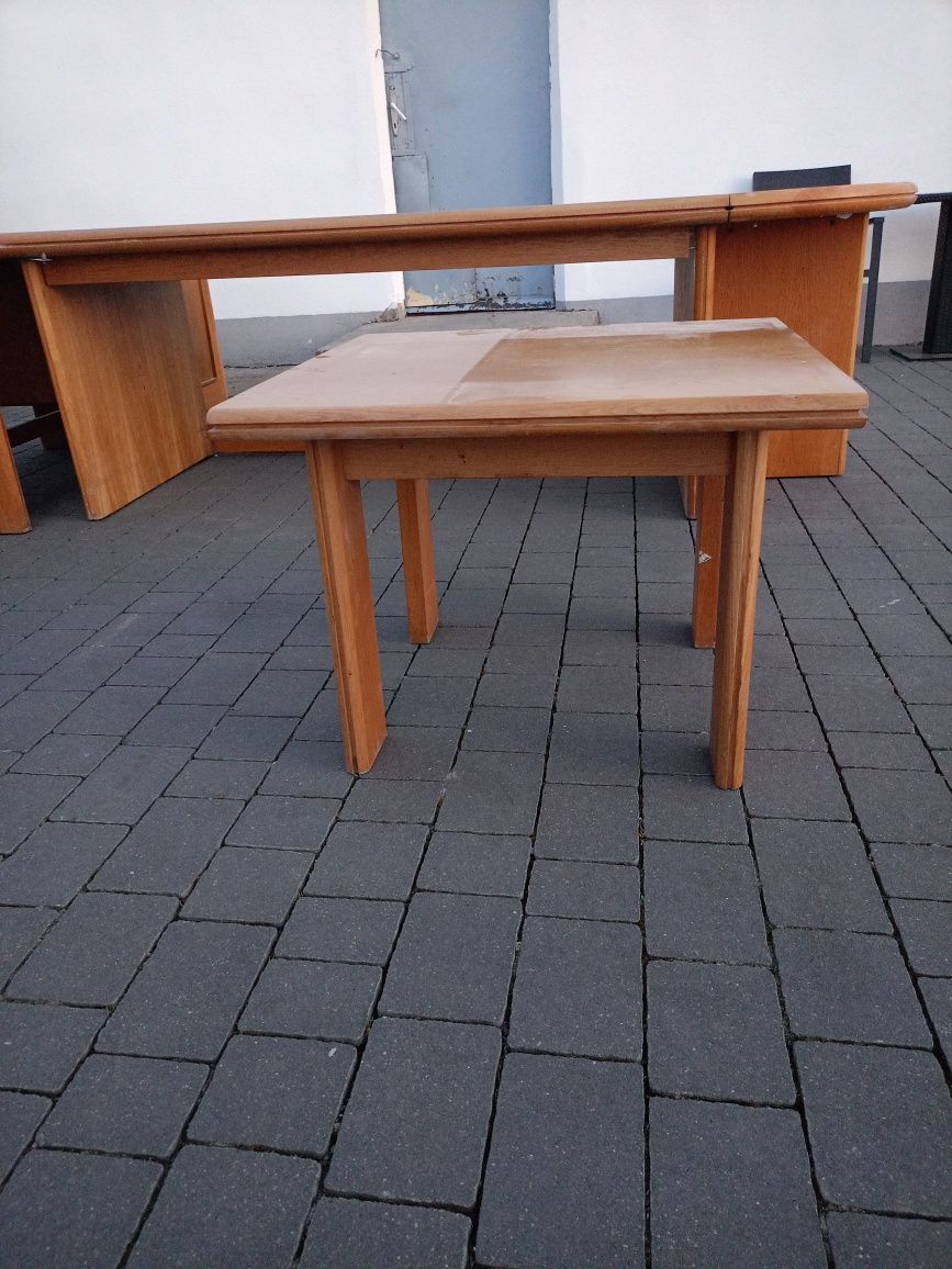 Solidne biurko używane wraz z stołem i stolikiem