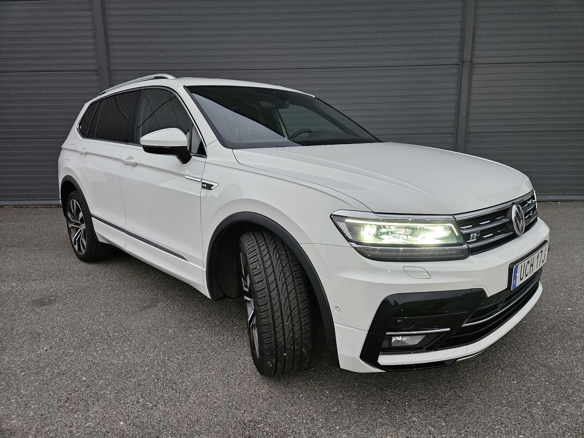 Volkswagen Tiguan Allspace 2.0 TDI 4M R-Line 

Cocpit LED