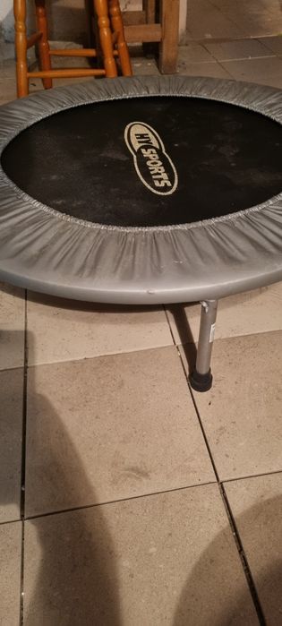 Mała trampolina w dobrym stanie