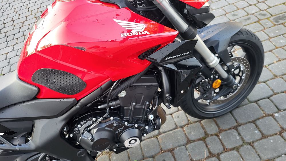 Honda CB 1000 Hornet po slizgu