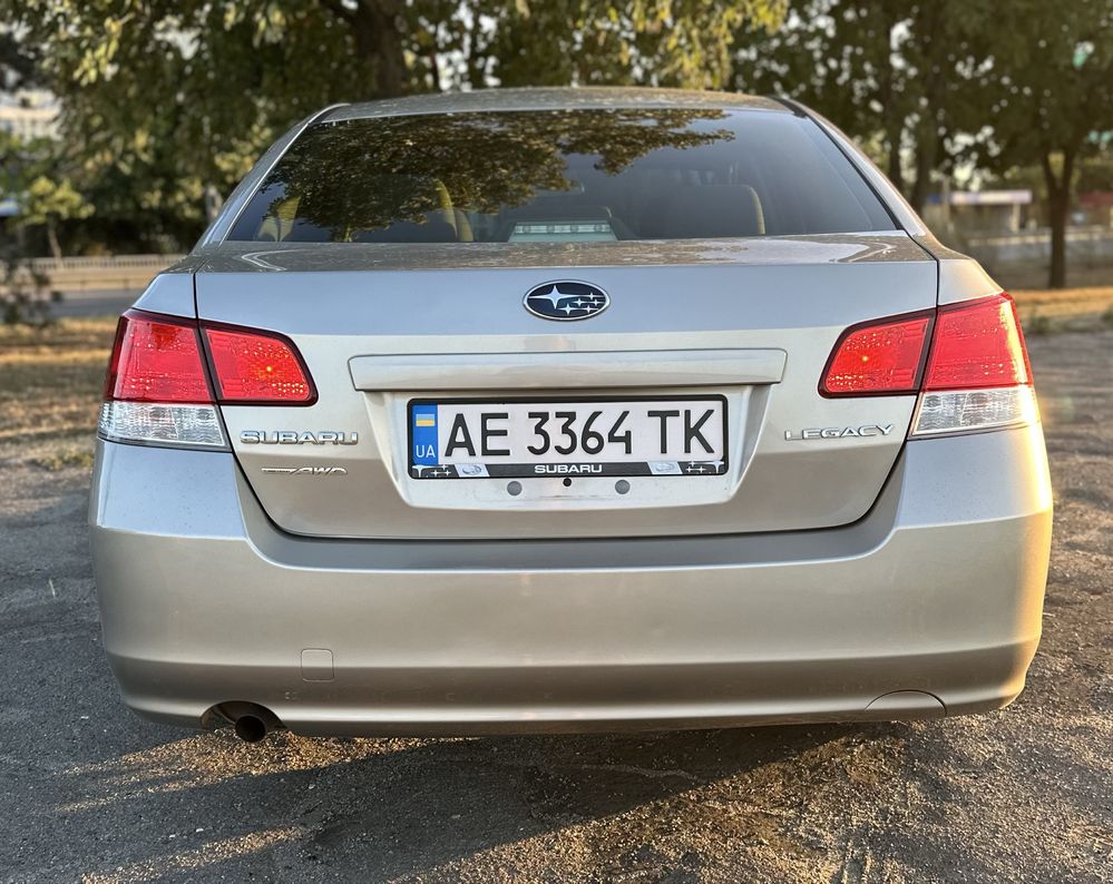 Продам Subaru Legacy 2013 2014 2.5 газ/бензин шикарное состояние