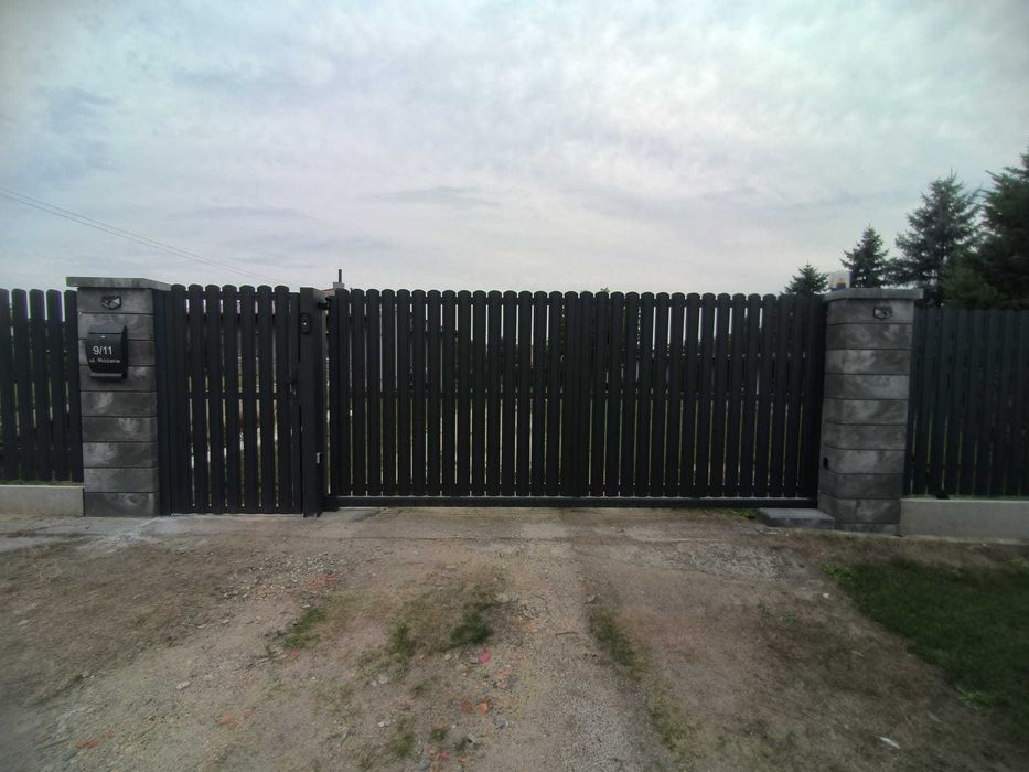 brama wjazdowa, dwuskrzydłowa, przesuwna na wymiar spawana