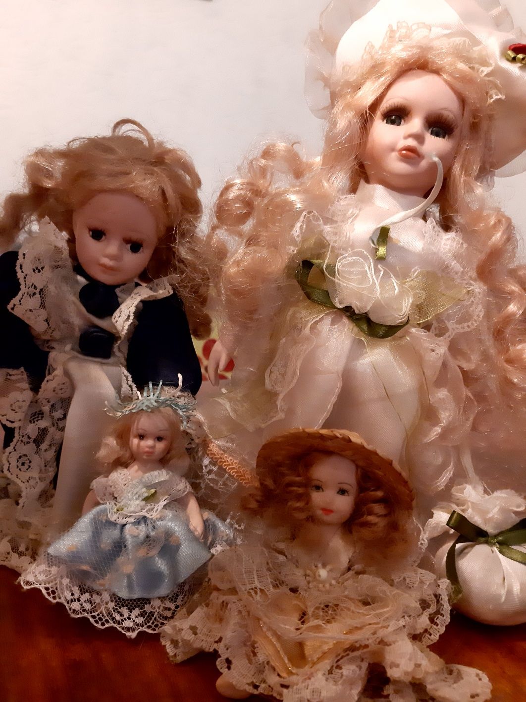 Продам фарфорові  ляльки