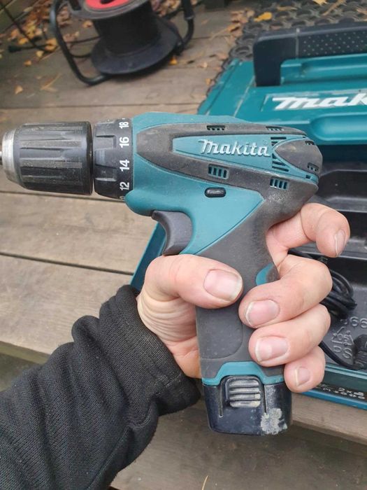 Wkretarka Makita DF330D komplet 10,8V bateria ladowarka walizka
