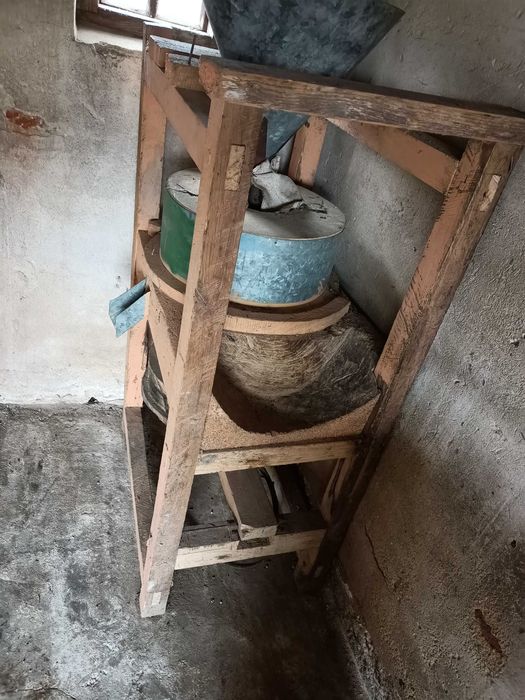 Stare Żarna młyn do zboża śrutownik młyn do mielenia ziarna zabytek