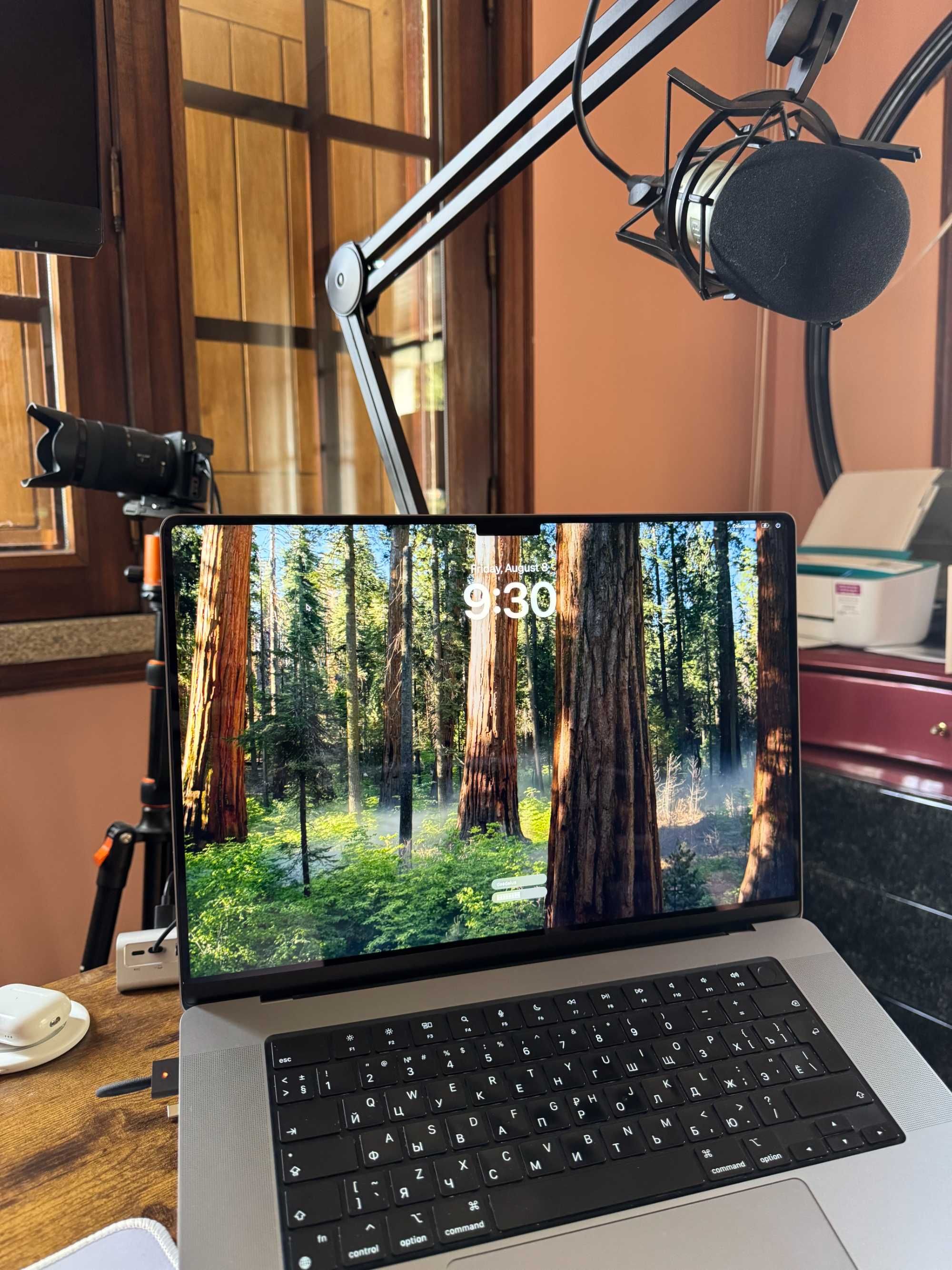 MacBook Pro 16″ 2021 M1 Max 64 GB/2 TB – EN+RU – € 1750 negociável