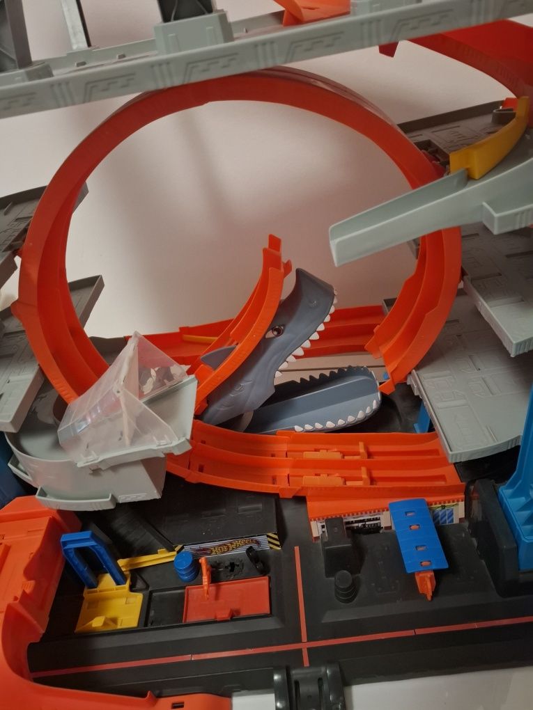 Hot Wheels Ultimate Garage Com Ataque Tubarão