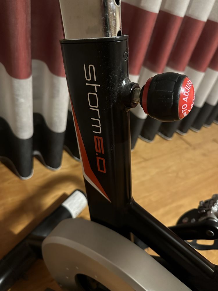 Bicicleta de Spinning Newfit - Modelo 6.0 Storm - Praticamente nova