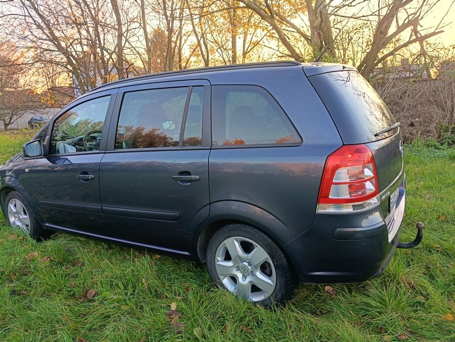 Opel Zafira B 1.8  140 KM benzyna, lpg,hak ,climatronik sprawny .
